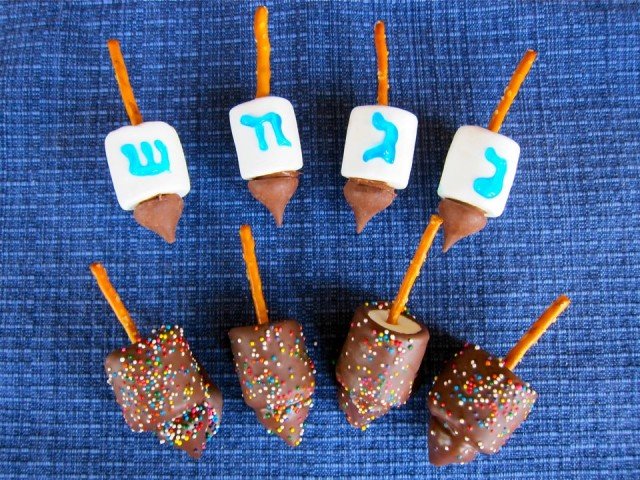 Quick and Simple Marshmallow Dreidels