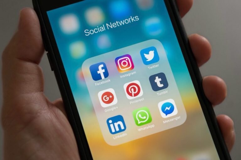 Navigating Social Media During Social Distancing: 10 Expert Tips for Parents of Teens and Tweens