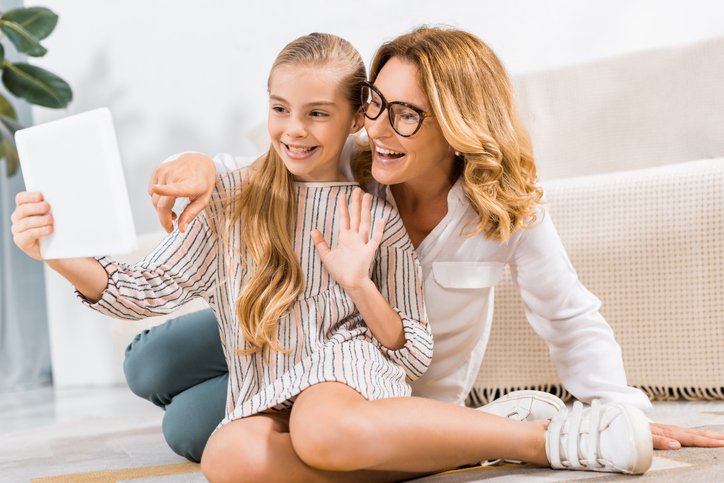 mom and daughter